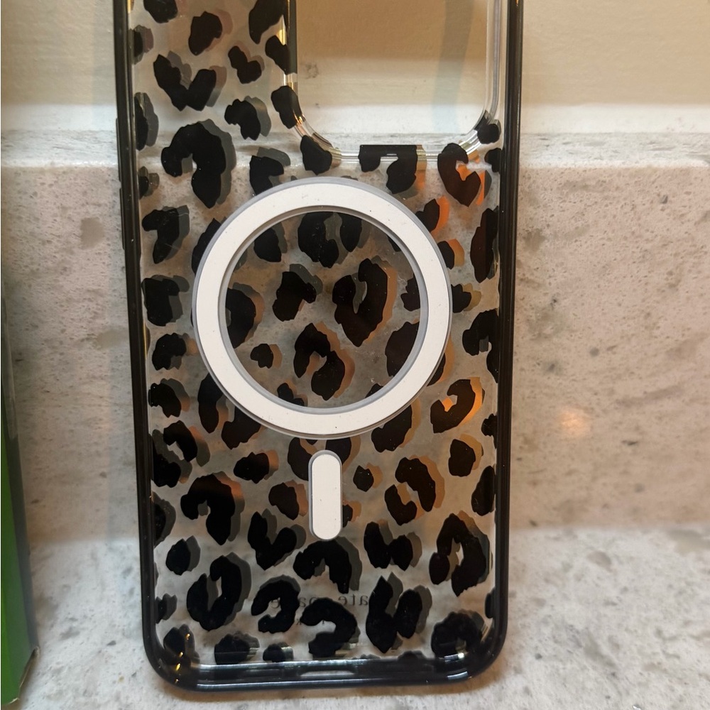 kate spade Leopard Print Clear Protective iPhone 15 pro Case in Brown and Black - Picture 2 of 4